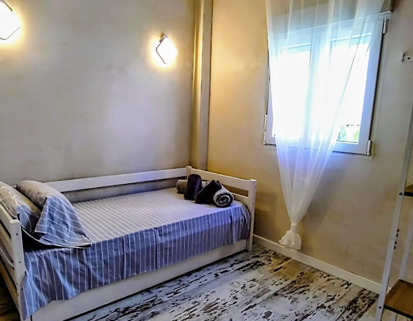 Casita Naif Estancias En Torre Del Mar A 30 Metros De La Playa Homestay