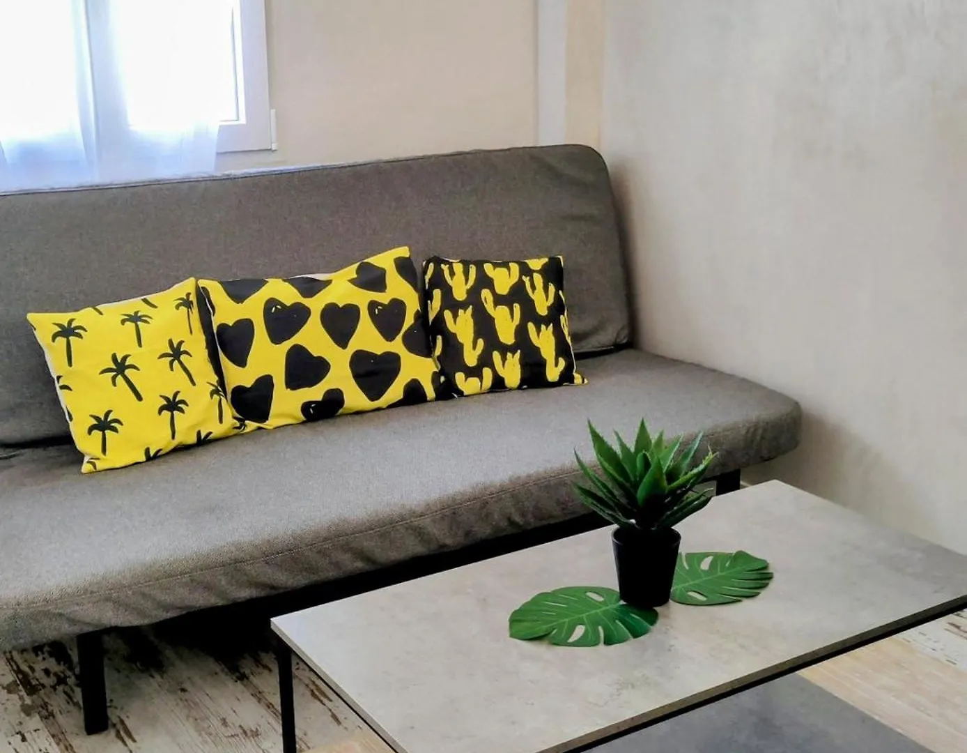Casita Naif Estancias En Torre Del Mar A 30 Metros De La Playa Homestay