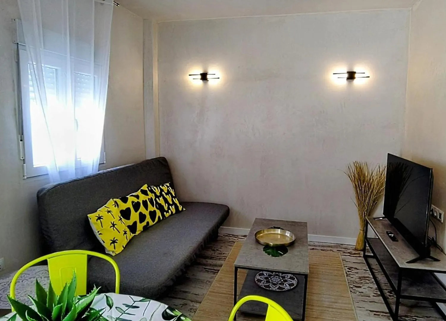 Casita Naif Estancias En Torre Del Mar A 30 Metros De La Playa