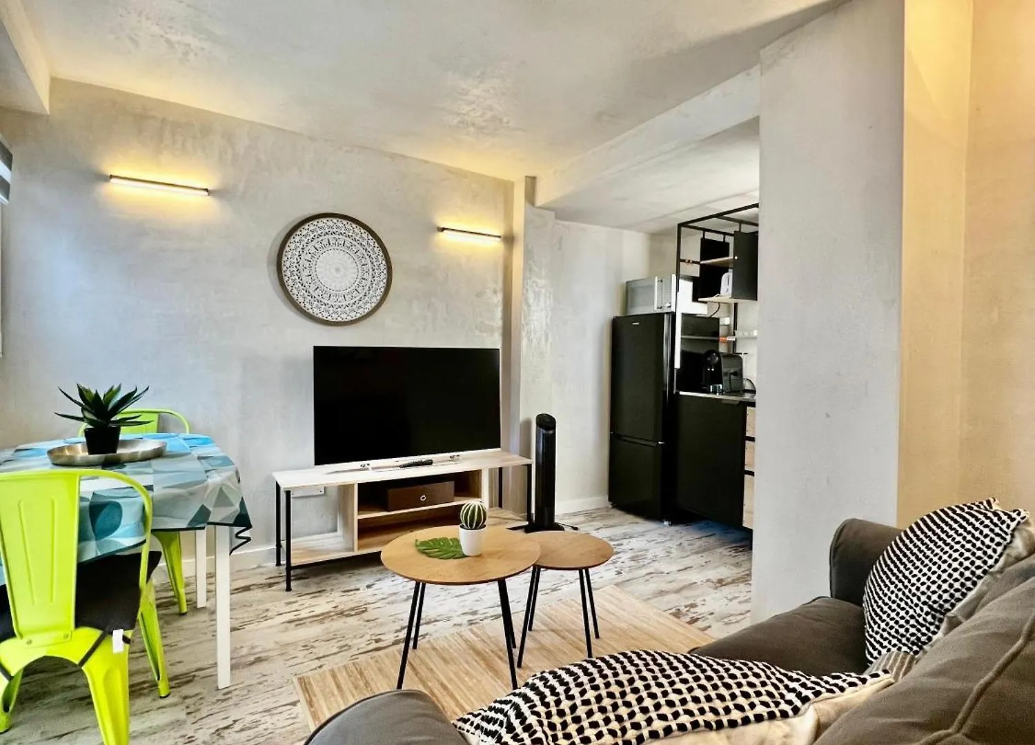 Casita Naif Estancias En Torre Del Mar A 30 Metros De La Playa Homestay