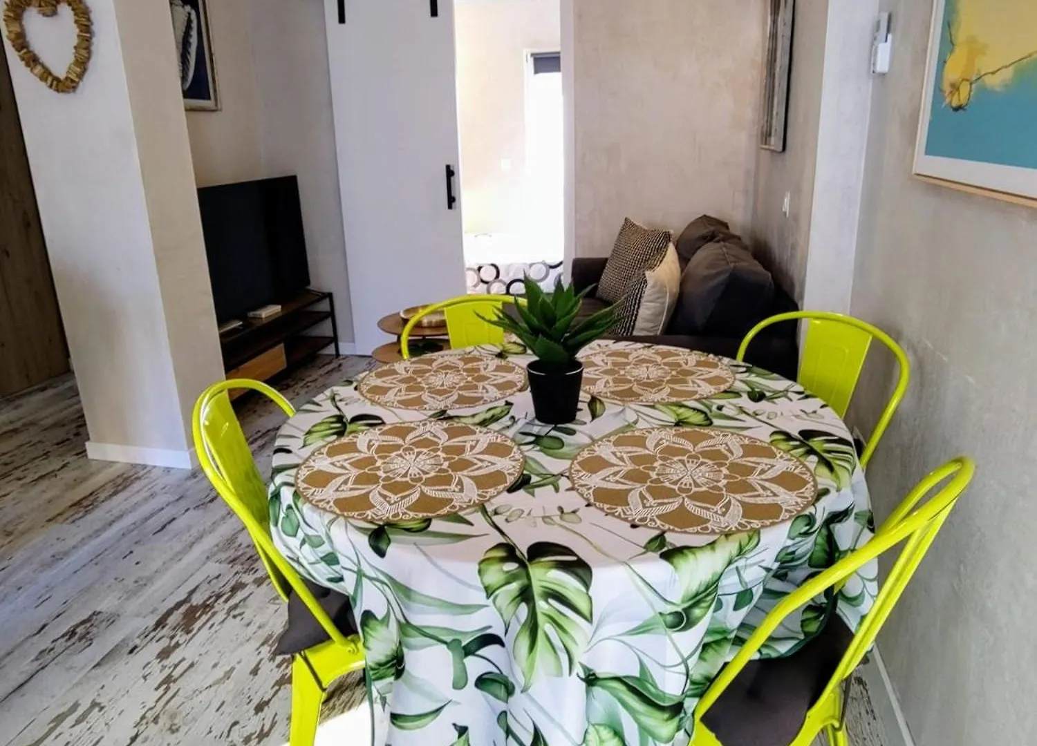 Casita Naif Estancias En Torre Del Mar A 30 Metros De La Playa ホームステイ